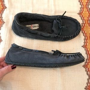 Minnetonka Gray Suede Leather Moccasins Mocs
